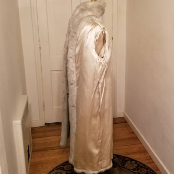 Silver Fox | Faux Fur | Signature Collection by Russel Taylor | Limited Edition - Picture 16 of 16